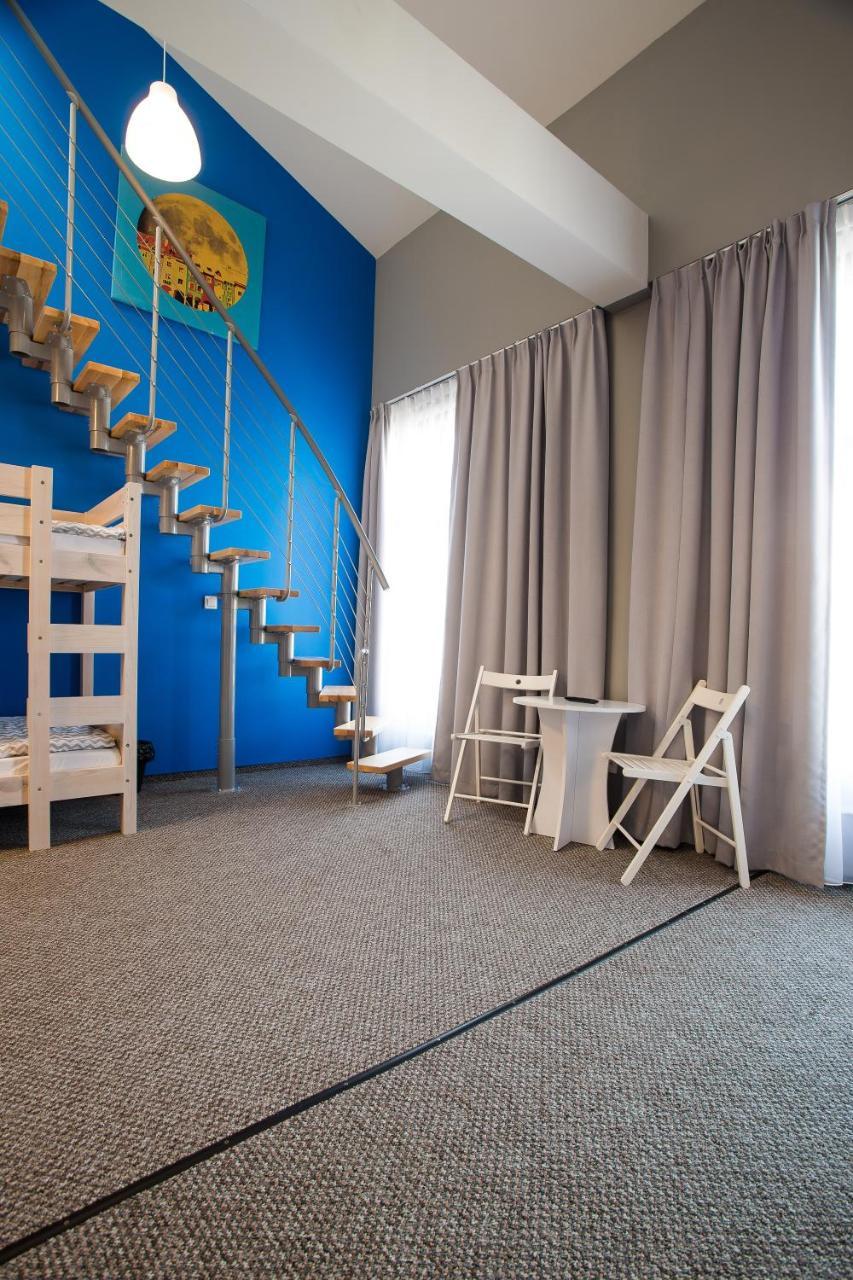 Moon Hostel Poznan Ngoại thất bức ảnh